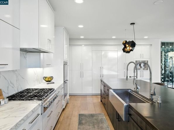 121 Tappan Ln, Orinda CA 94563