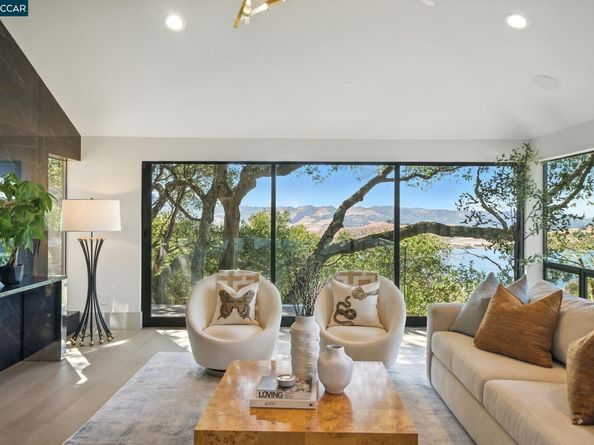 121 Tappan Ln, Orinda CA 94563