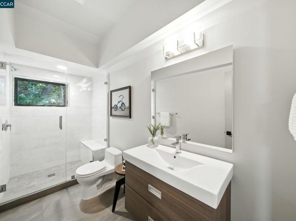 121 Tappan Ln, Orinda CA 94563