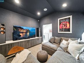 121 Tappan Ln, Orinda CA 94563