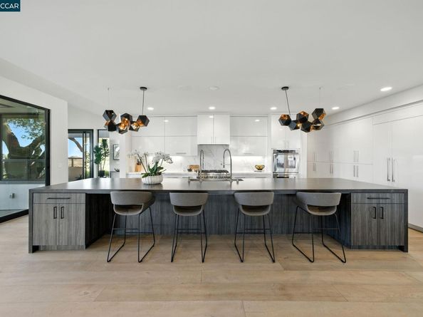 121 Tappan Ln, Orinda CA 94563