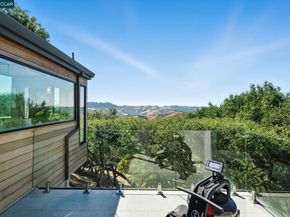 121 Tappan Ln, Orinda CA 94563