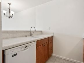 288 Whitmore St 310B, Oakland CA 94611