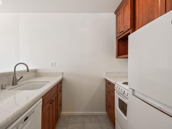 288 Whitmore St 310B, Oakland CA 94611