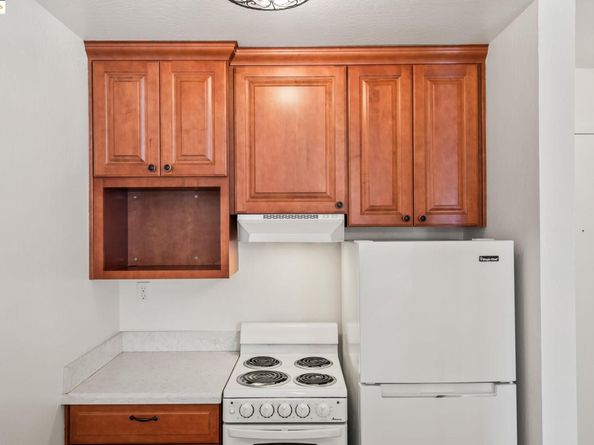 288 Whitmore St 310B, Oakland CA 94611