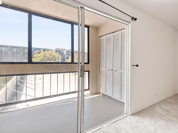288 Whitmore St 310B, Oakland CA 94611