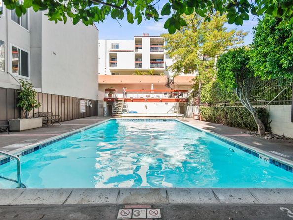 288 Whitmore St 310B, Oakland CA 94611