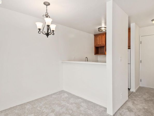 288 Whitmore St 310B, Oakland CA 94611