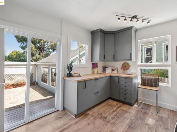 1020 E 19th St, Oakland CA 94606