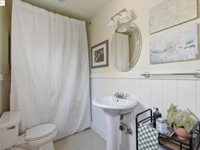 1020 E 19th St, Oakland CA 94606