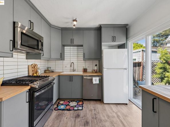 1020 E 19th St, Oakland CA 94606