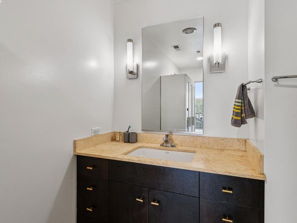 801 Clay St, Oakland CA 94607