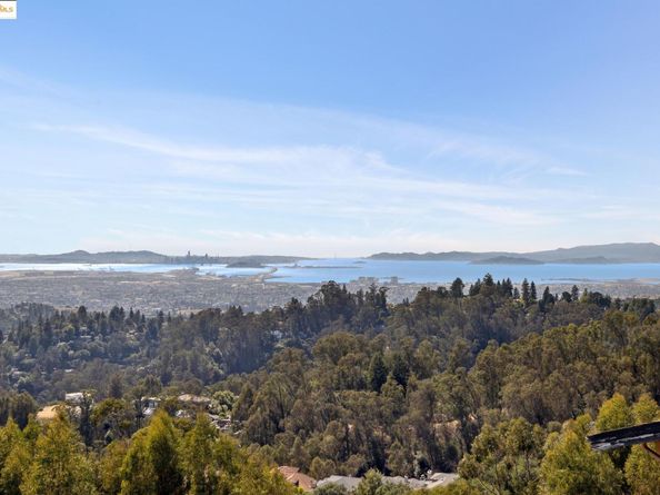 25 Diablo Dr, Oakland CA 94611