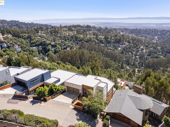 25 Diablo Dr, Oakland CA 94611