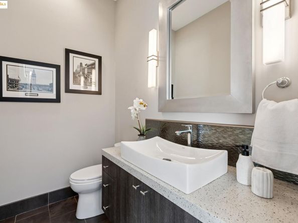 25 Diablo Dr, Oakland CA 94611