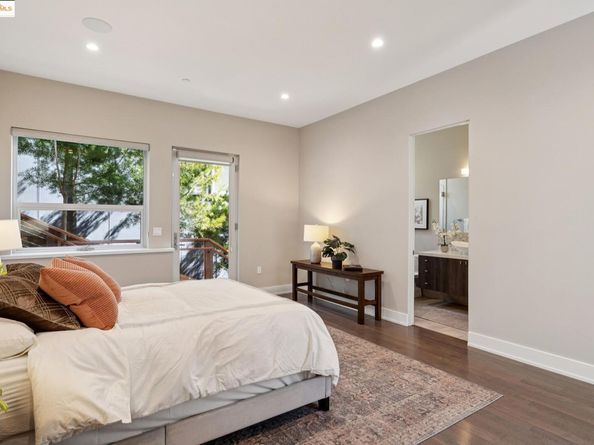 25 Diablo Dr, Oakland CA 94611