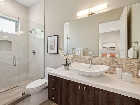 25 Diablo Dr, Oakland CA 94611