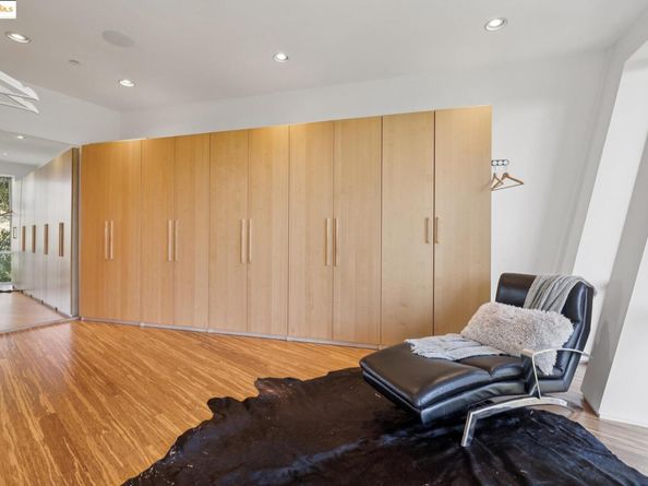 6343 Skyline Blvd, Oakland CA 94611