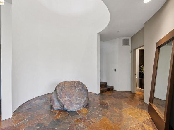 6343 Skyline Blvd, Oakland CA 94611