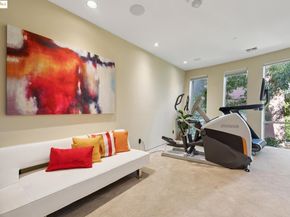 6343 Skyline Blvd, Oakland CA 94611