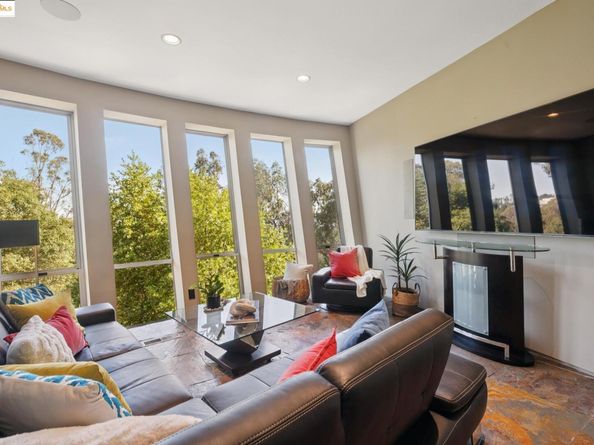 6343 Skyline Blvd, Oakland CA 94611
