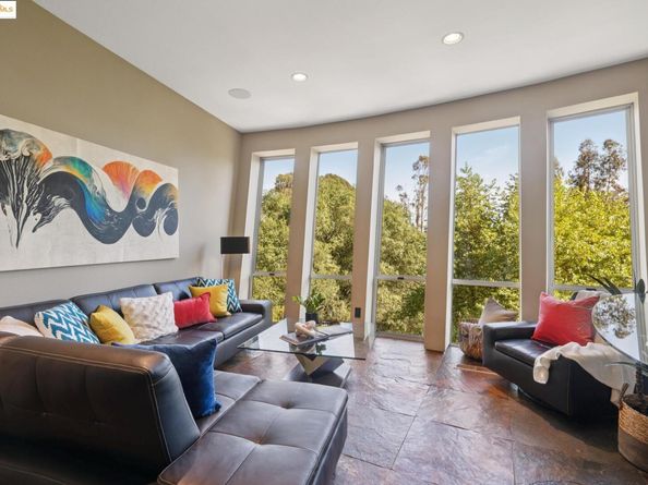 6343 Skyline Blvd, Oakland CA 94611
