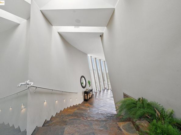 6343 Skyline Blvd, Oakland CA 94611