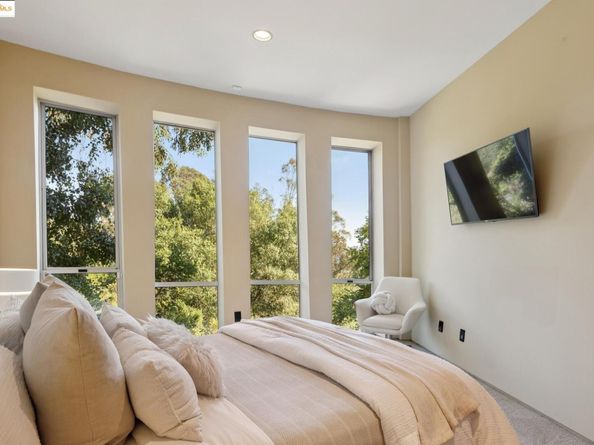 6343 Skyline Blvd, Oakland CA 94611