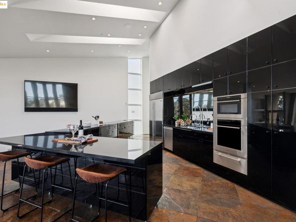 6343 Skyline Blvd, Oakland CA 94611