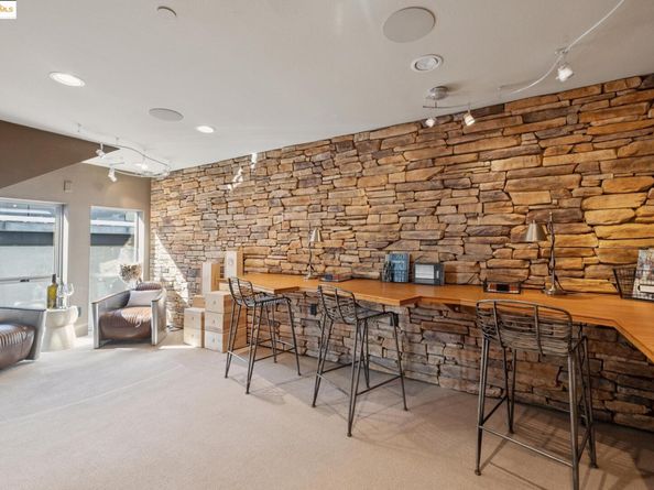 6343 Skyline Blvd, Oakland CA 94611