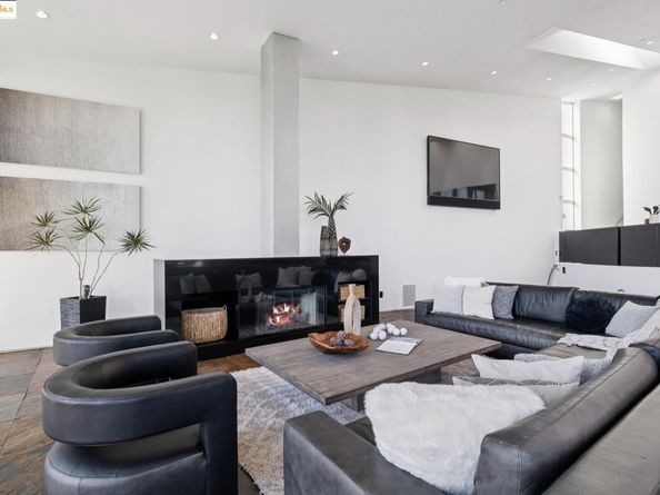 6343 Skyline Blvd, Oakland CA 94611