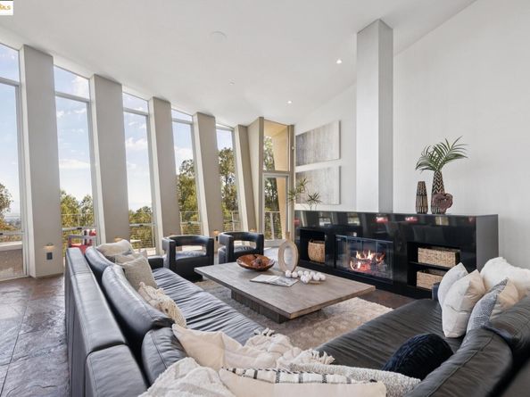 6343 Skyline Blvd, Oakland CA 94611