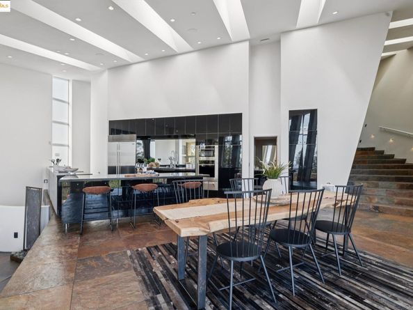 6343 Skyline Blvd, Oakland CA 94611