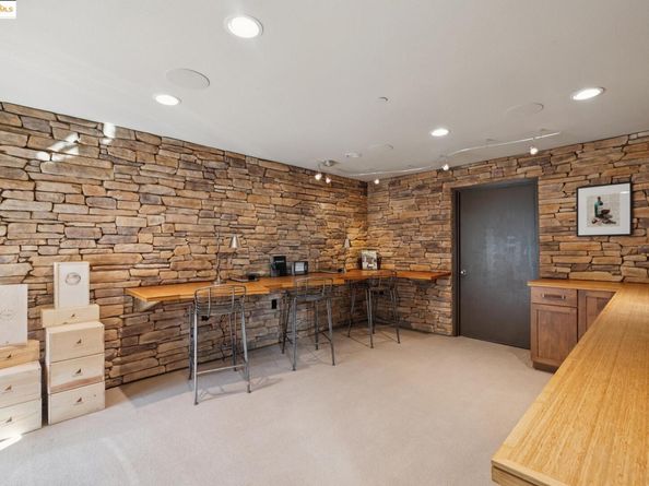 6343 Skyline Blvd, Oakland CA 94611
