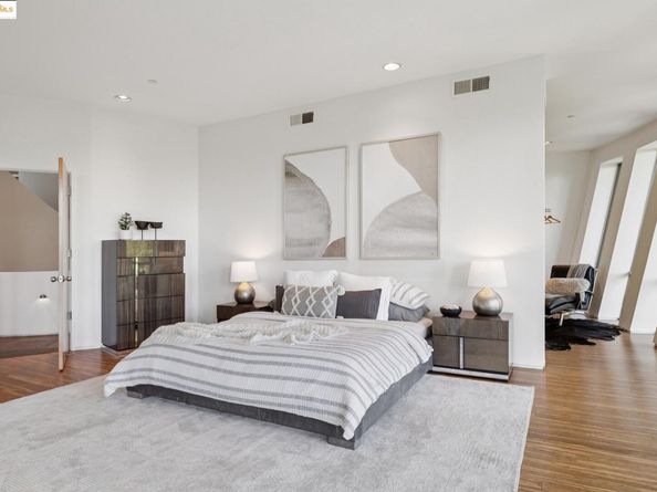 6343 Skyline Blvd, Oakland CA 94611