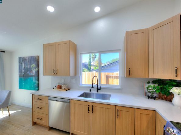 118 Sparrow Dr, Hercules CA 94547