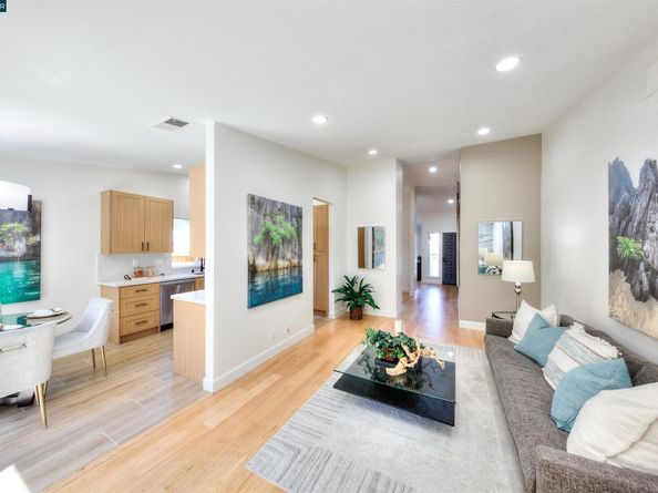 118 Sparrow Dr, Hercules CA 94547