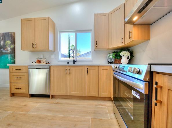 118 Sparrow Dr, Hercules CA 94547