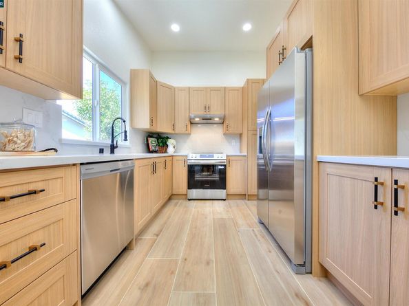 118 Sparrow Dr, Hercules CA 94547