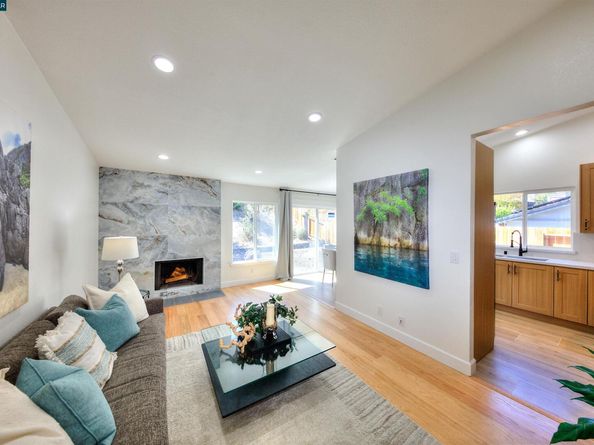 118 Sparrow Dr, Hercules CA 94547