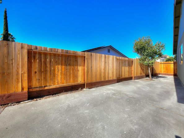 118 Sparrow Dr, Hercules CA 94547