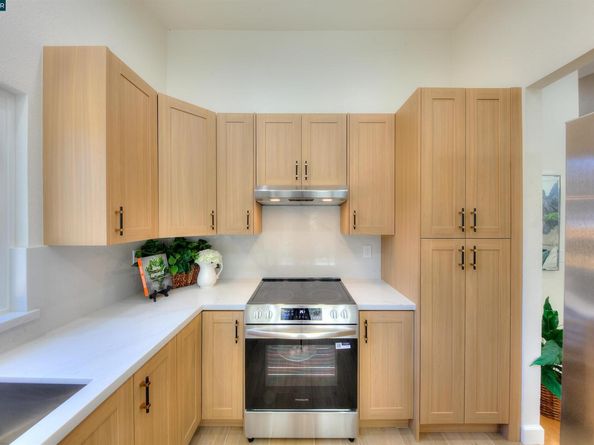 118 Sparrow Dr, Hercules CA 94547