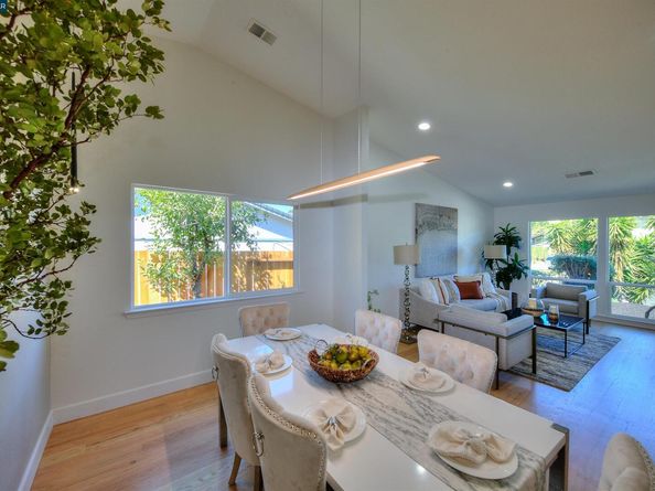 118 Sparrow Dr, Hercules CA 94547
