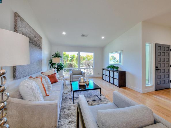 118 Sparrow Dr, Hercules CA 94547