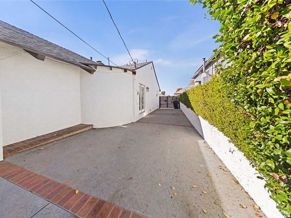 2950 N Lincoln Street, Burbank CA 91504