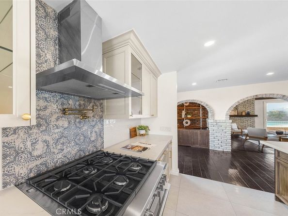 2950 N Lincoln Street, Burbank CA 91504