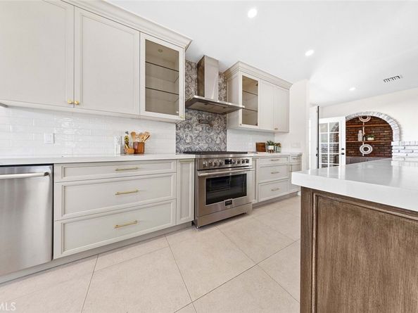 2950 N Lincoln Street, Burbank CA 91504