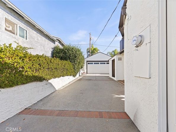 2950 N Lincoln Street, Burbank CA 91504