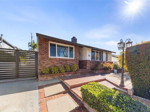 2950 N Lincoln Street, Burbank CA 91504