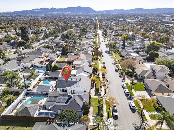 2950 N Lincoln Street, Burbank CA 91504